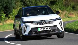 Renault Scenic - front cornering